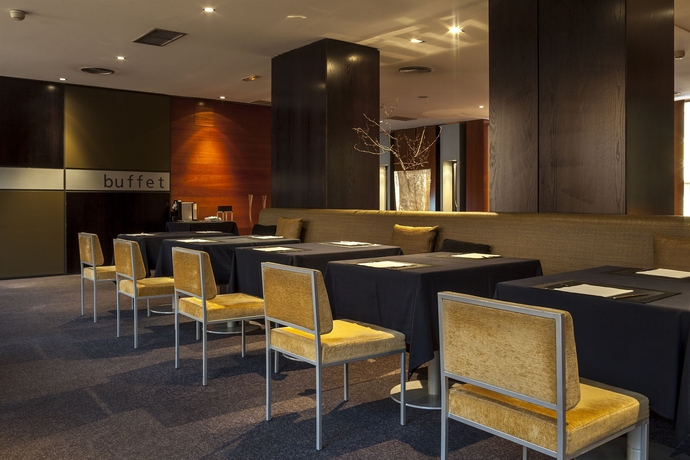 Imagen del bar/restaurante del Hotel Ac Los Vascos By Marriott. Foto 6