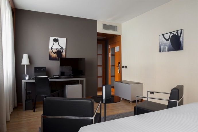 Imagen de los interiores del Hotel Ac Los Vascos By Marriott. Foto 11