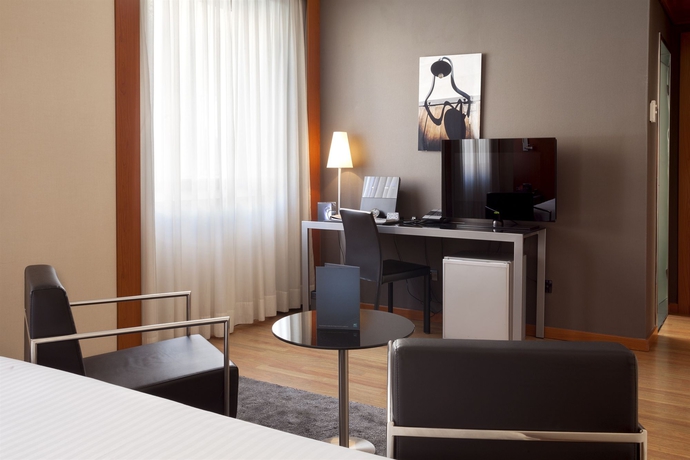 Imagen de los interiores del Hotel Ac Los Vascos By Marriott. Foto 12