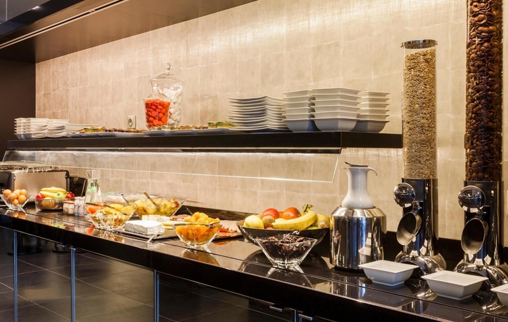 Imagen del bar/restaurante del Hotel Ac Porte Maillot. Foto 8