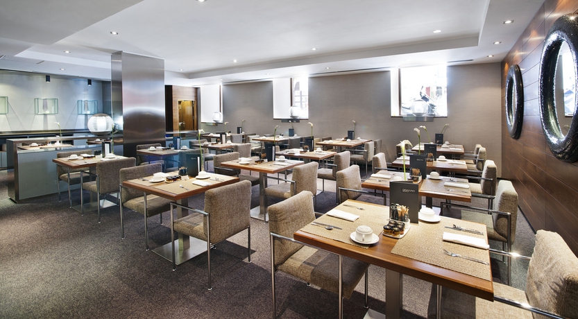 Imagen del bar/restaurante del Hotel Ac Recoletos By Marriott. Foto 5