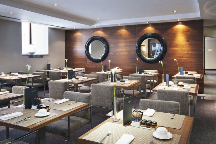 Imagen del bar/restaurante del Hotel Ac Recoletos By Marriott. Foto 7