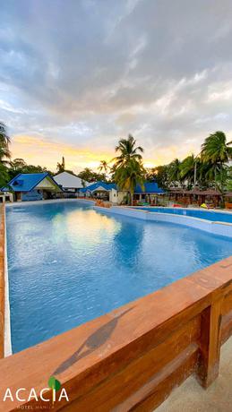 Imagen de la piscina del Hotel Acacia Bacolod. Foto 18