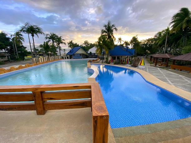 Imagen de la piscina del Hotel Acacia Bacolod. Foto 20