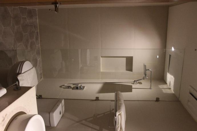 Imagen de la habitación del Hotel Acacia Bacolod. Foto 5