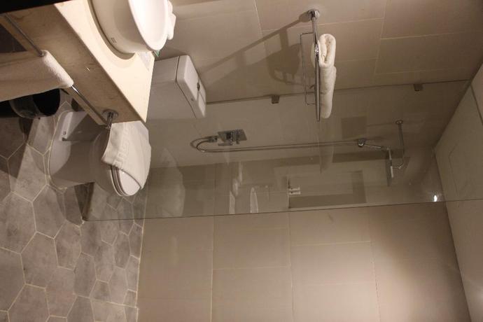 Imagen de la habitación del Hotel Acacia Bacolod. Foto 8