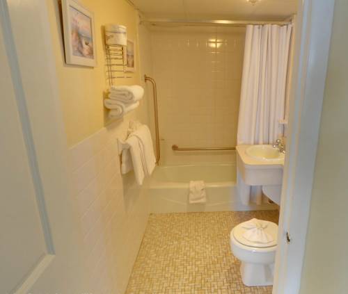 Imagen de la habitación del Hotel Acacia Beachfront Resort. Foto 6