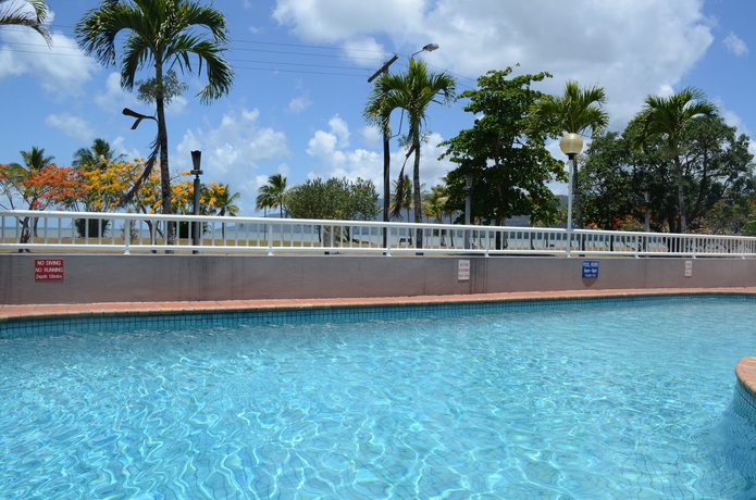 Imagen de la piscina del Hotel Acacia Court. Foto 14