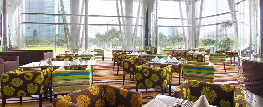 Imagen del bar/restaurante del Hotel Acacia Manila. Foto 2