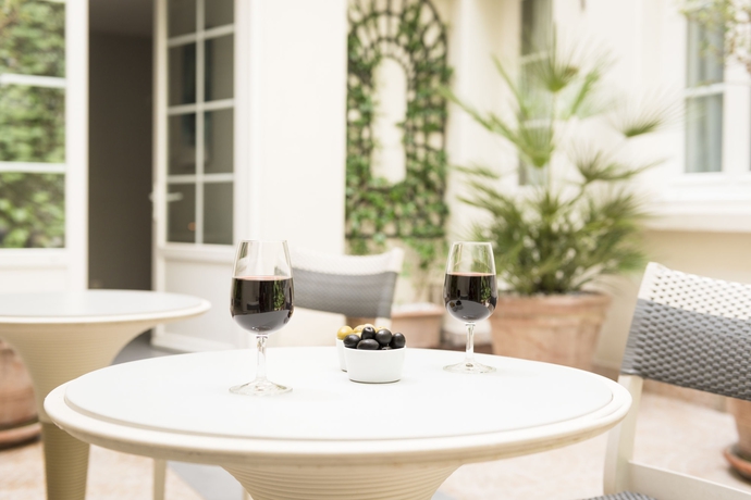 Imagen del bar/restaurante del Hotel Acacias etoile. Foto 3