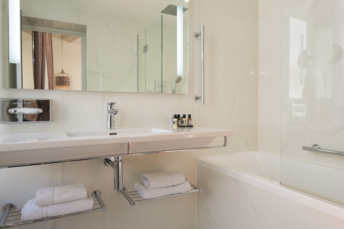 Imagen de la habitación del Hotel Academie. Foto 7