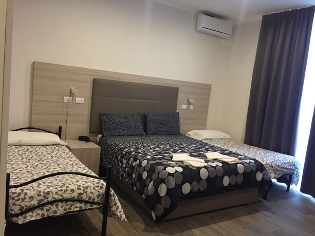 Imagen de la habitación del Hotel Academy, Aeropuerto de Roma-Fiumicino. Foto 2