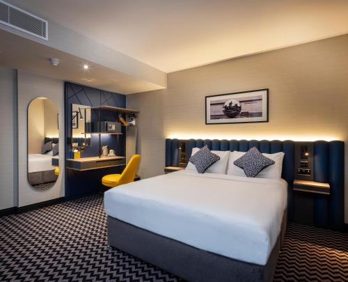 Imagen de la habitación del Hotel Academy Plaza. Foto 3