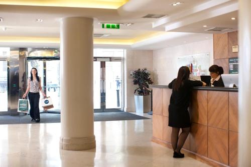 Imagen de los interiores del Hotel Academy Plaza. Foto 8