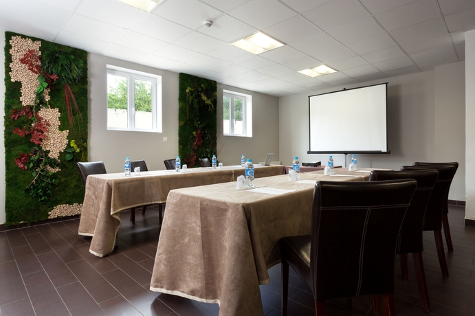 Imagen de los interiores del Hotel Acadie Les Ulis. Foto 14