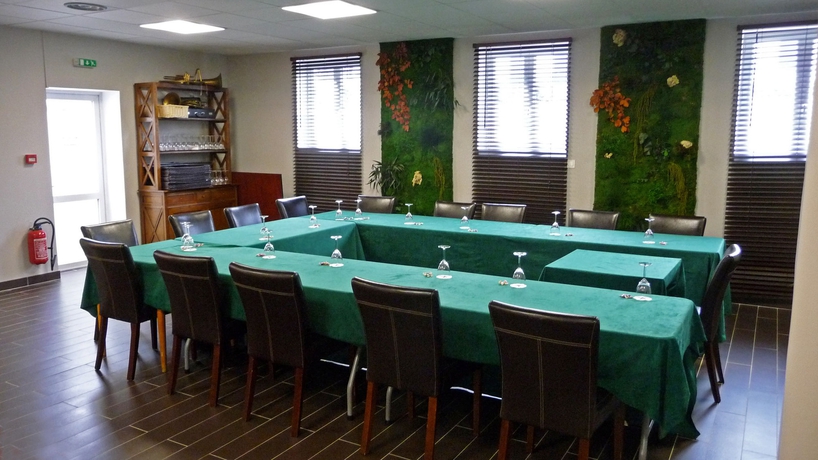 Imagen de los interiores del Hotel Acadie Les Ulis. Foto 16