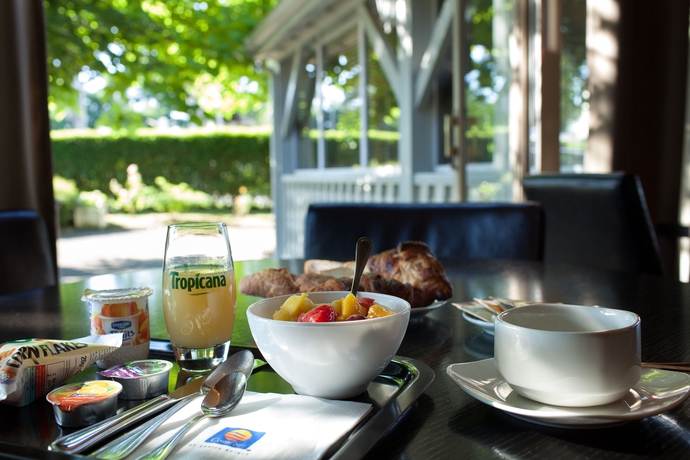 Imagen del bar/restaurante del Hotel Acadie Les Ulis. Foto 4