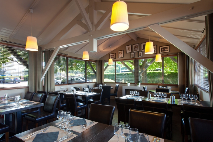 Imagen del bar/restaurante del Hotel Acadie Les Ulis. Foto 7