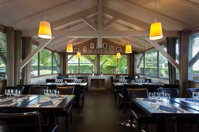 Imagen del bar/restaurante del Hotel Acadie Les Ulis. Foto 9