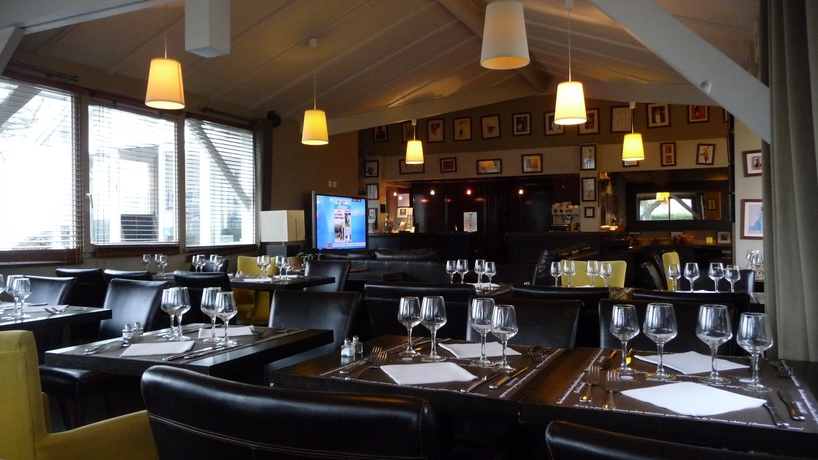 Imagen del bar/restaurante del Hotel Acadie Villebon sur Yvette. Foto 5
