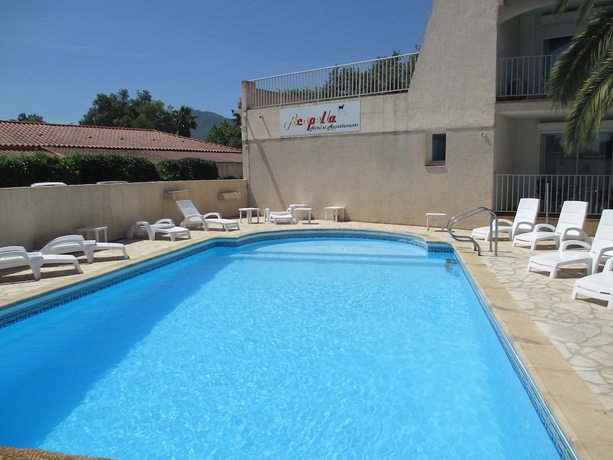 Imagen de la piscina del Hotel Acapella H&ocirc;tel and Appartements. Foto 19