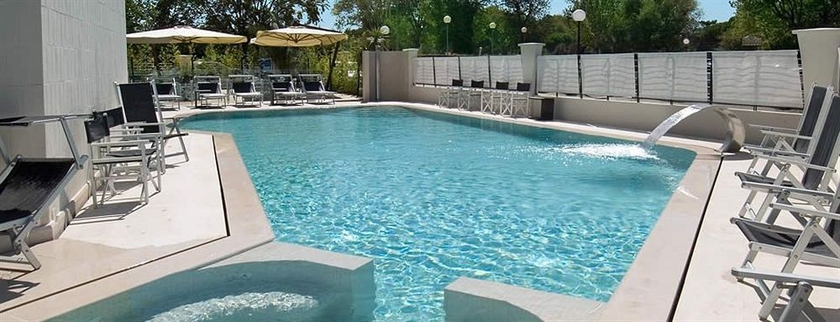 Imagen de la piscina del Hotel Acapulco, Cattolica. Foto 10