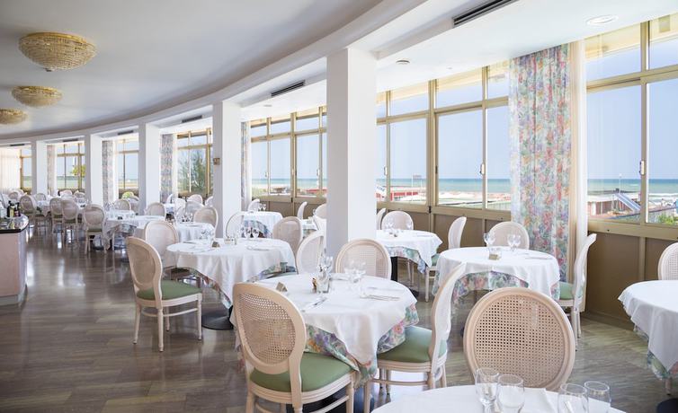 Imagen del bar/restaurante del Hotel Acapulco, Cervia. Foto 3