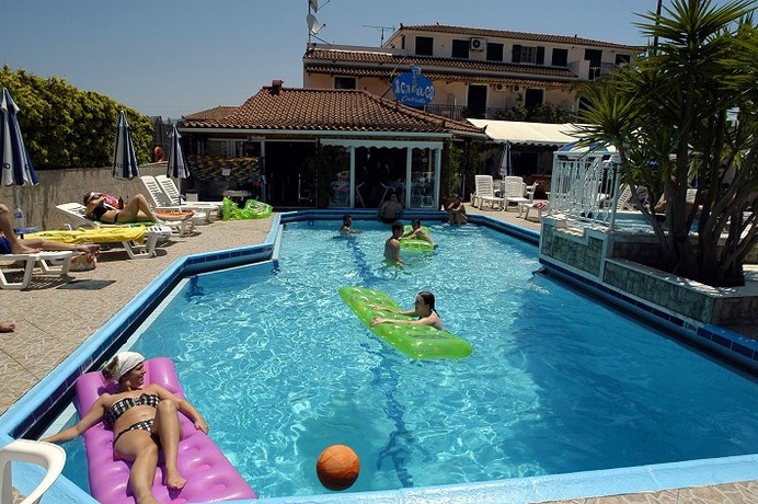 Imagen de la piscina del Hotel Acapulco Marinos Studios and Apartments. Foto 7