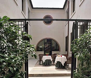 Imagen de los exteriores del Hotel Acca. Foto 11