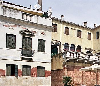 Imagen de los exteriores del Hotel Acca. Foto 12