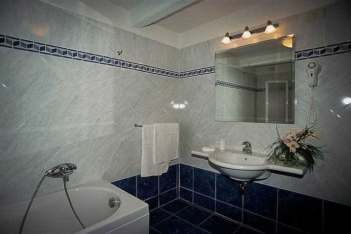 Imagen de la habitación del Hotel Accademia, Florencia. Foto 6