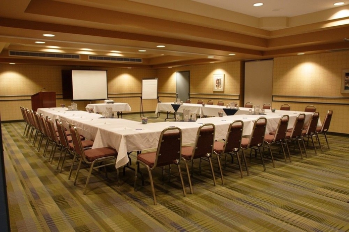 Imagen de los interiores del Hotel Accent Inns Burnaby. Foto 12