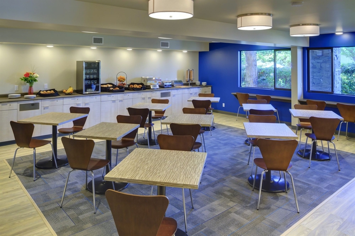 Imagen del bar/restaurante del Hotel Accent Inns Victoria. Foto 4