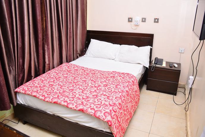 Imagen de la habitación del Hotel Access International. Foto 15