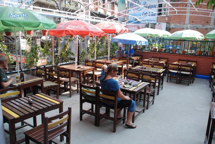 Imagen del bar/restaurante del Hotel Access Nepal. Foto 3