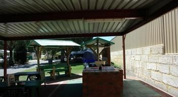 Imagen de los exteriores del Hotel Acclaim Kingsway Tourist Park. Foto 6