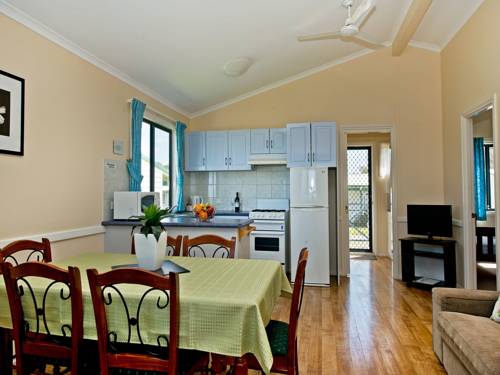 Imagen de la habitación del Hotel Acclaim Rose Gardens Beachside Holiday Park. Foto 5