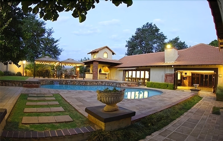 Imagen de la piscina del Hotel Accolades Boutique Venue. Foto 19