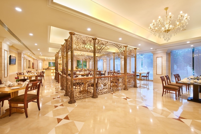 Imagen del bar/restaurante del Hotel Accord Puducherry. Foto 3