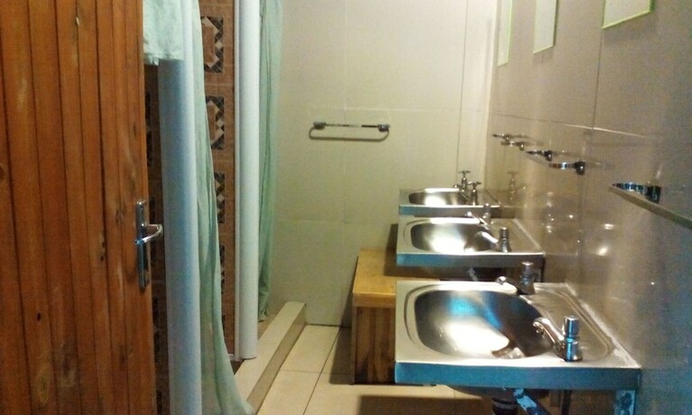 Imagen general del Hotel Accoustix Backpackers Lodge. Foto 10
