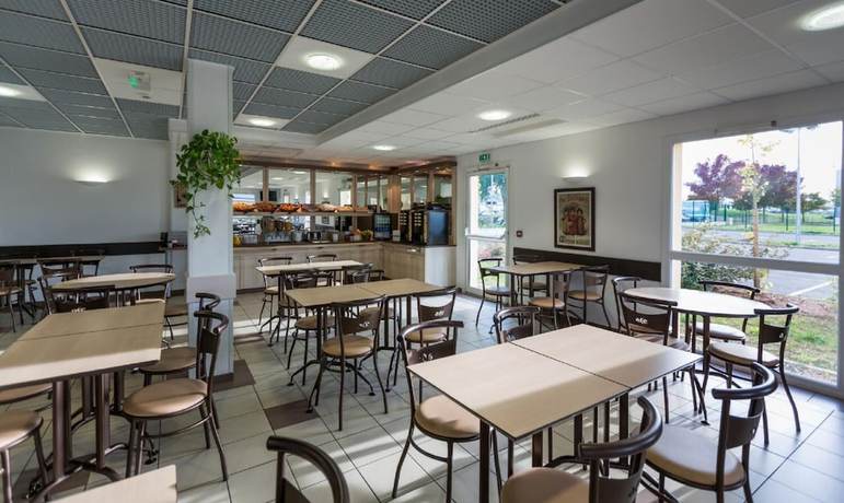 Imagen del bar/restaurante del Hotel Ace Hôtel Bourges. Foto 2