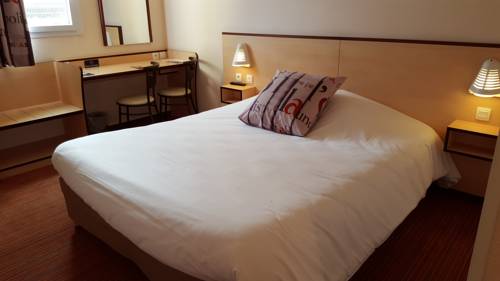 Imagen de la habitación del Hotel Ace Issoire. Foto 9