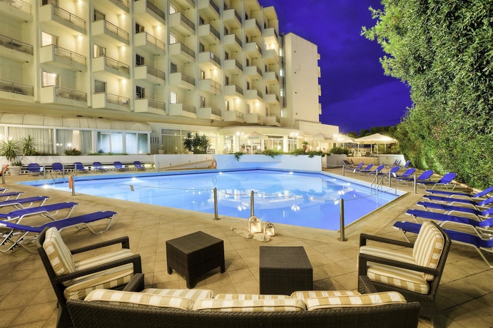 Imagen de la piscina del Hotel Ace and Swim Club Athens. Foto 12