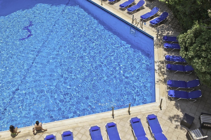 Imagen de la piscina del Hotel Ace and Swim Club Athens. Foto 13
