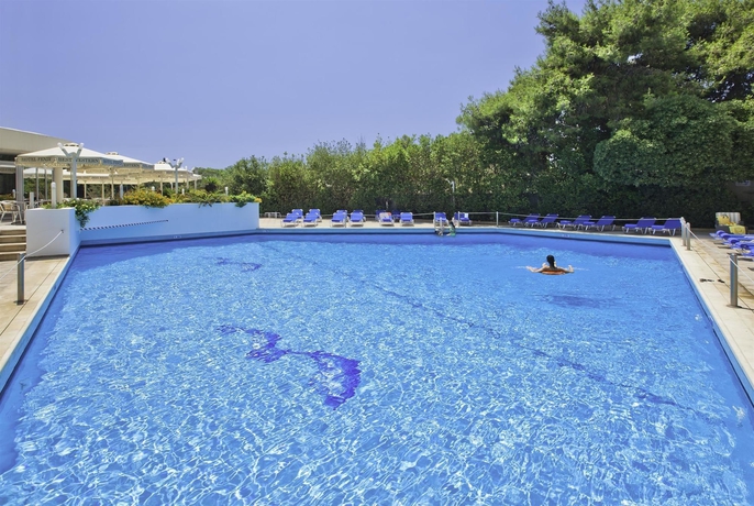 Imagen de la piscina del Hotel Ace and Swim Club Athens. Foto 14
