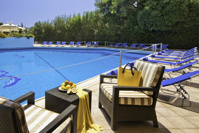 Imagen de la piscina del Hotel Ace and Swim Club Athens. Foto 15