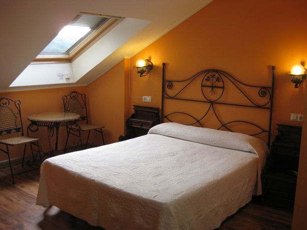 Imagen de la habitación del Hotel Acebos Arriondas. Foto 9