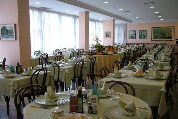 Imagen del bar/restaurante del Hotel Acerboli. Foto 2