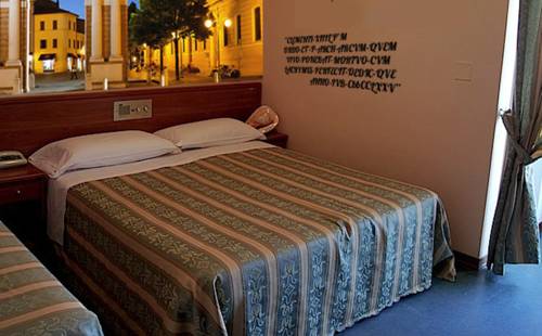 Imagen de la habitación del Hotel Acerboli. Foto 8