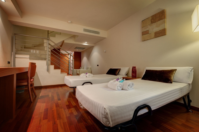 Imagen de los interiores del Hotel Acevi Villarroel. Foto 10